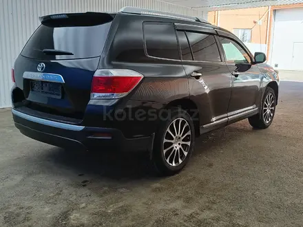 Toyota Highlander 2011 года за 7 960 050 тг. в Актобе – фото 4