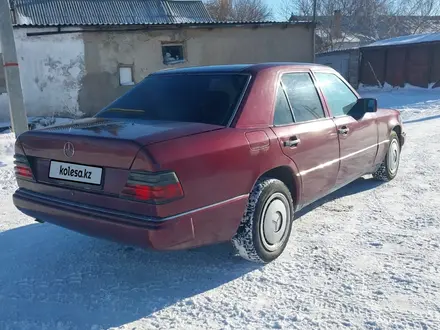 Mercedes-Benz E 200 1989 года за 900 000 тг. в Астана – фото 4