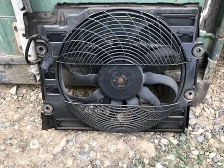 Вентилятор кондиционера на бмв е39 за 55 000 тг. в Шымкент