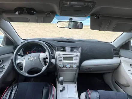 Toyota Camry 2010 года за 6 000 000 тг. в Кульсары – фото 2