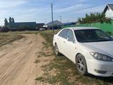Toyota Camry 2005 года за 4 500 000 тг. в Уральск – фото 2