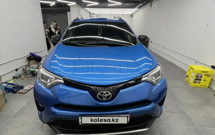 Toyota RAV4 2017 годаfor12 000 000 тг. в Шымкент