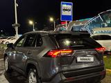 Toyota RAV4 2020 года за 13 000 000 тг. в Актобе – фото 2