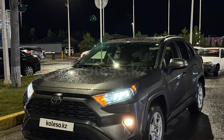 Toyota RAV4 2020 года за 13 000 000 тг. в Актобе