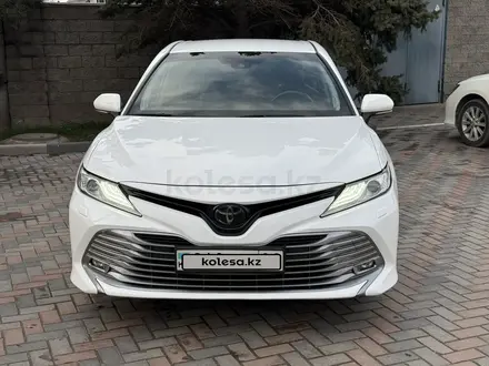 Toyota Camry 2019 года за 13 800 000 тг. в Алматы – фото 3