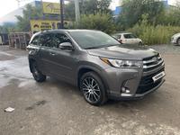 Toyota Highlander 2017 годаfor17 500 000 тг. в Караганда