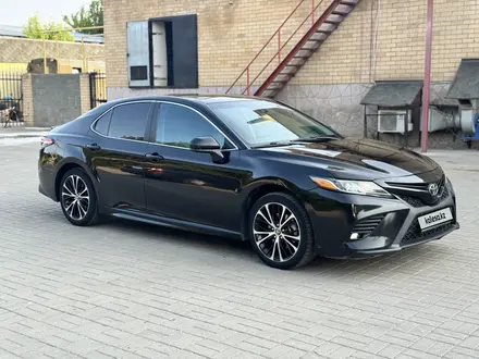 Toyota Camry 2018 года за 10 000 000 тг. в Актобе
