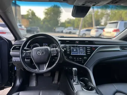 Toyota Camry 2018 года за 10 000 000 тг. в Актобе – фото 6