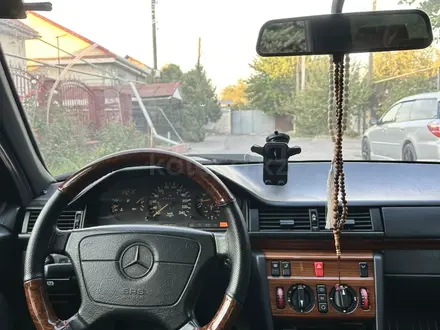 Mercedes-Benz E 220 1996 года за 2 500 000 тг. в Алматы – фото 4