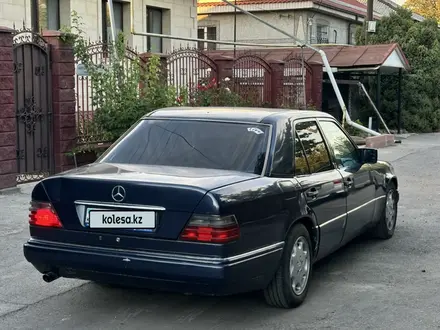 Mercedes-Benz E 220 1996 года за 2 500 000 тг. в Алматы – фото 2