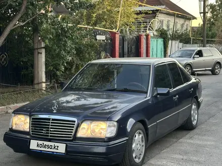 Mercedes-Benz E 220 1996 года за 2 500 000 тг. в Алматы – фото 3
