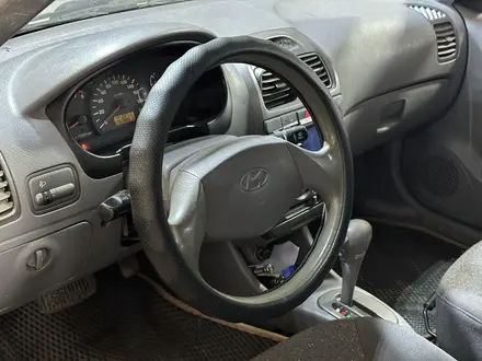 Hyundai Accent 2005 года за 2 500 000 тг. в Актобе – фото 13