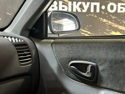 Hyundai Accent 2005 года за 2 500 000 тг. в Актобе – фото 17