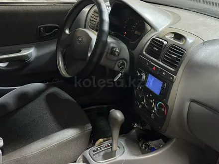 Hyundai Accent 2005 года за 2 500 000 тг. в Актобе – фото 7