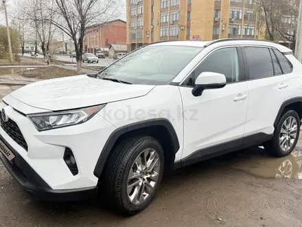 Toyota RAV4 2020 года за 9 000 000 тг. в Уральск – фото 2