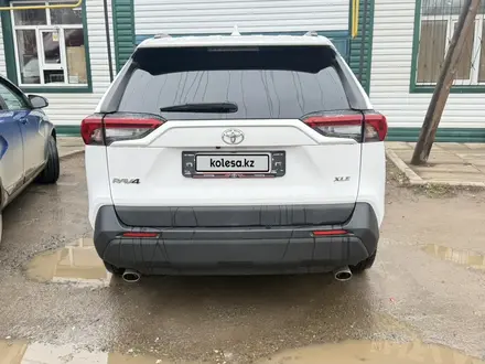 Toyota RAV4 2020 года за 9 000 000 тг. в Уральск – фото 4