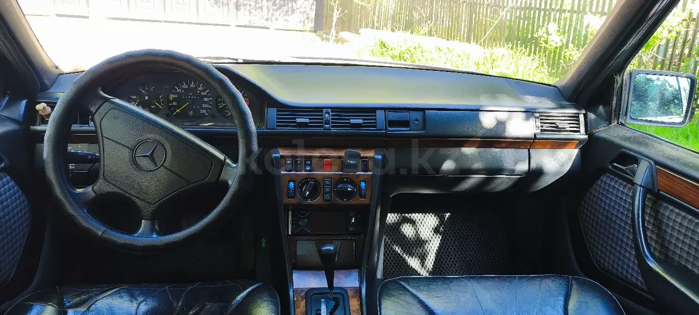 Mercedes-Benz E-Class, 1992