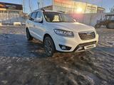 Hyundai Santa Fe 2012 годаүшін8 500 000 тг. в Уральск