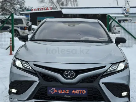 Toyota Camry 2022 года за 14 000 000 тг. в Алматы – фото 2