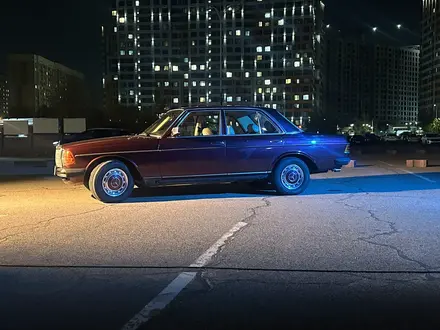 Mercedes-Benz E 200 1982 года за 2 550 000 тг. в Алматы