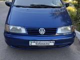 Volkswagen Sharan 1996 годаүшін2 500 000 тг. в Жанатас