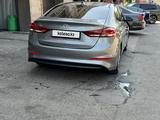 Hyundai Elantra 2016 годаfor7 800 000 тг. в Алматы – фото 4