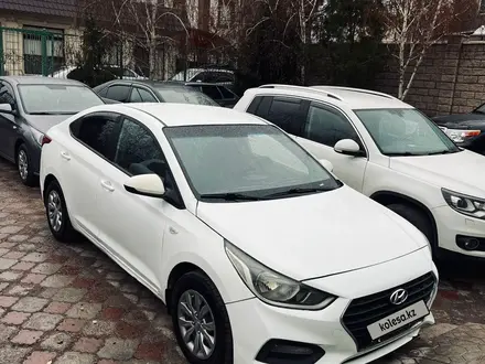 Hyundai Solaris 2018 года за 4 000 000 тг. в Тараз – фото 2