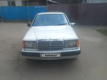 Mercedes-Benz E 230 1986 года за 1 350 000 тг. в Алматы