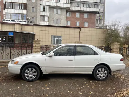 Toyota Camry 1999 года за 3 800 000 тг. в Семей – фото 2