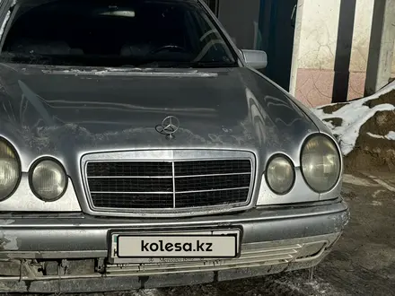 Mercedes-Benz E 220 1999 года за 1 900 000 тг. в Шымкент – фото 2