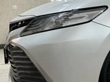 Toyota Camry 2019 года за 14 000 000 тг. в Жанаозен – фото 5