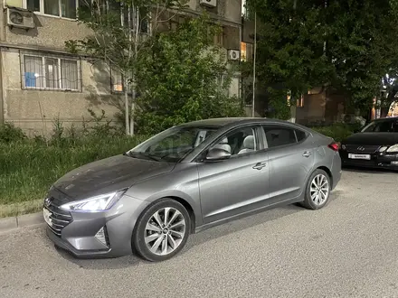 Hyundai Elantra 2019 года за 6 100 000 тг. в Петропавловск – фото 2