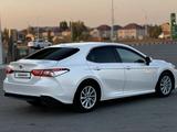 Toyota Camry 2021 годаүшін13 800 000 тг. в Актобе – фото 5