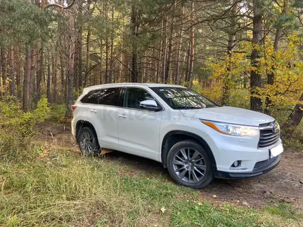 Toyota Highlander 2014 года за 13 000 000 тг. в Риддер