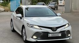 Toyota Camry 2018 года за 14 500 000 тг. в Алматы – фото 2