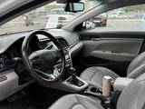 Hyundai Elantra 2019 года за 8 000 000 тг. в Астана – фото 3
