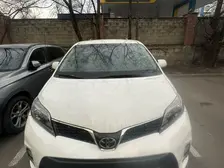 Toyota Sienna, 2010