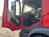 Mercedes-Benz  1846 (2018г.) + полуприцеп бензовоз 1999 года за 58 000 000 тг. в Алматы – фото 5