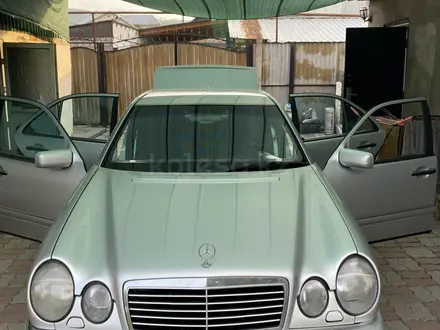 Mercedes-Benz E 200 1996 года за 2 500 000 тг. в Алматы