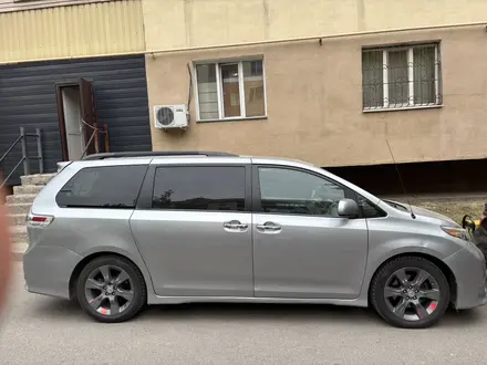 Toyota Sienna 2012 года за 11 300 000 тг. в Алматы – фото 2