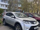 Toyota RAV4 2015 года за 10 500 000 тг. в Петропавловск