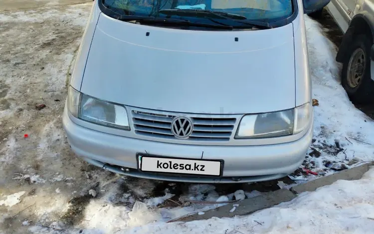 Volkswagen Sharan 1999 годаүшін2 500 000 тг. в Уральск