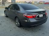 Toyota Camry 2015 года за 6 100 000 тг. в Жанаозен – фото 3