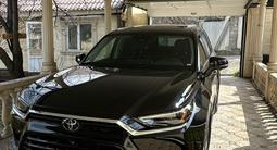 Toyota Highlander 2023 года за 36 500 000 тг. в Алматы – фото 3