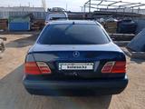 Mercedes-Benz E 230 1996 года за 2 000 000 тг. в Жезказган – фото 2