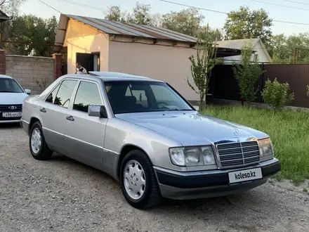 Mercedes-Benz E 230 1991 года за 2 800 000 тг. в Алматы