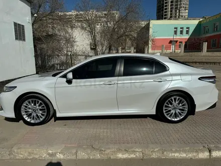 Toyota Camry 2020 года за 16 200 000 тг. в Актау – фото 2