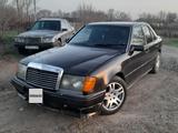 Mercedes-Benz E 230 1992 года за 900 000 тг. в Караганда