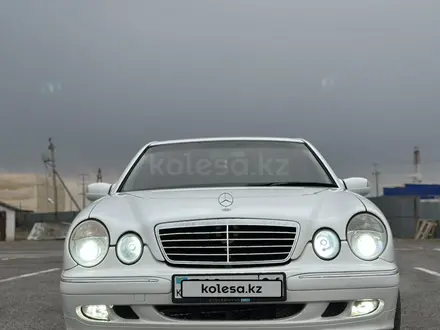 Mercedes-Benz E 320 2001 года за 6 000 000 тг. в Атырау – фото 3