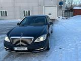 Mercedes-Benz S 350 2011 года за 13 000 000 тг. в Петропавловск